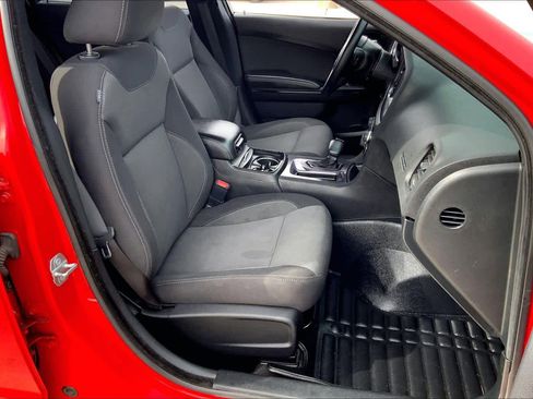 Used 2018 Dodge Charger SXT w/ Blacktop Package image 9