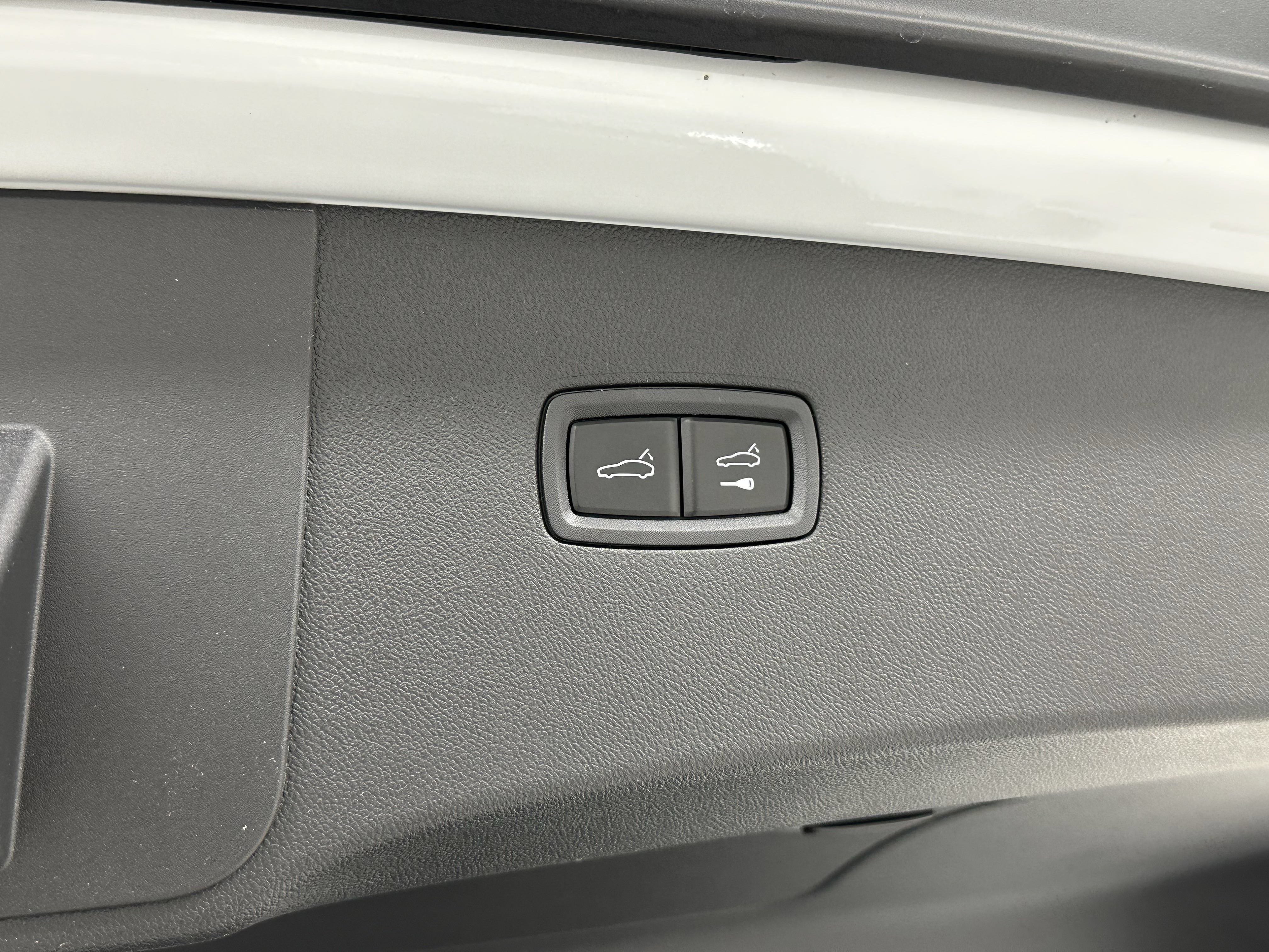 Used 2025 Porsche Cayenne E-Hybrid Coupe AWD/4WD image 61