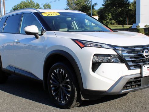 Certified 2025 Nissan Rogue SL w/ Tech Package image 4