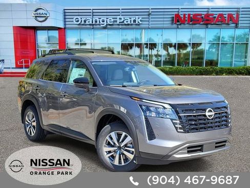 New 2026 Nissan Pathfinder SL image 1