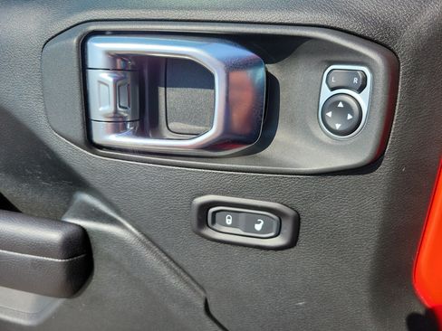 Used 2018 Jeep Wrangler Unlimited Sport S AWD/4WD image 25