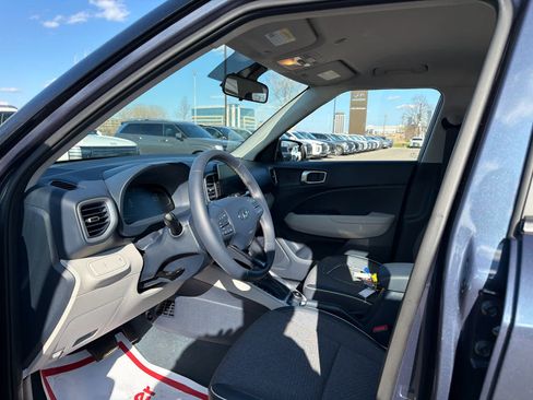 Certified 2025 Hyundai Venue Limited image 5