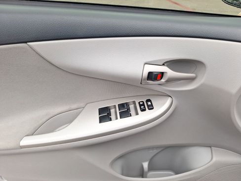 Used 2012 Toyota Corolla LE image 17