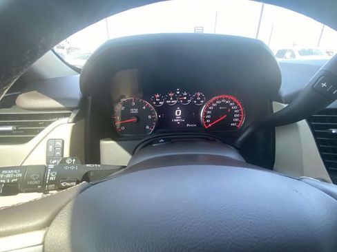 Used 2016 GMC Yukon Denali w/ Open Road Package RWD image 18