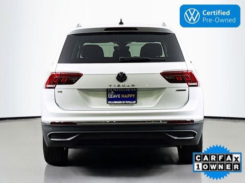 Used 2023 Volkswagen Tiguan SE w/ Panoramic Sunroof Package image 6