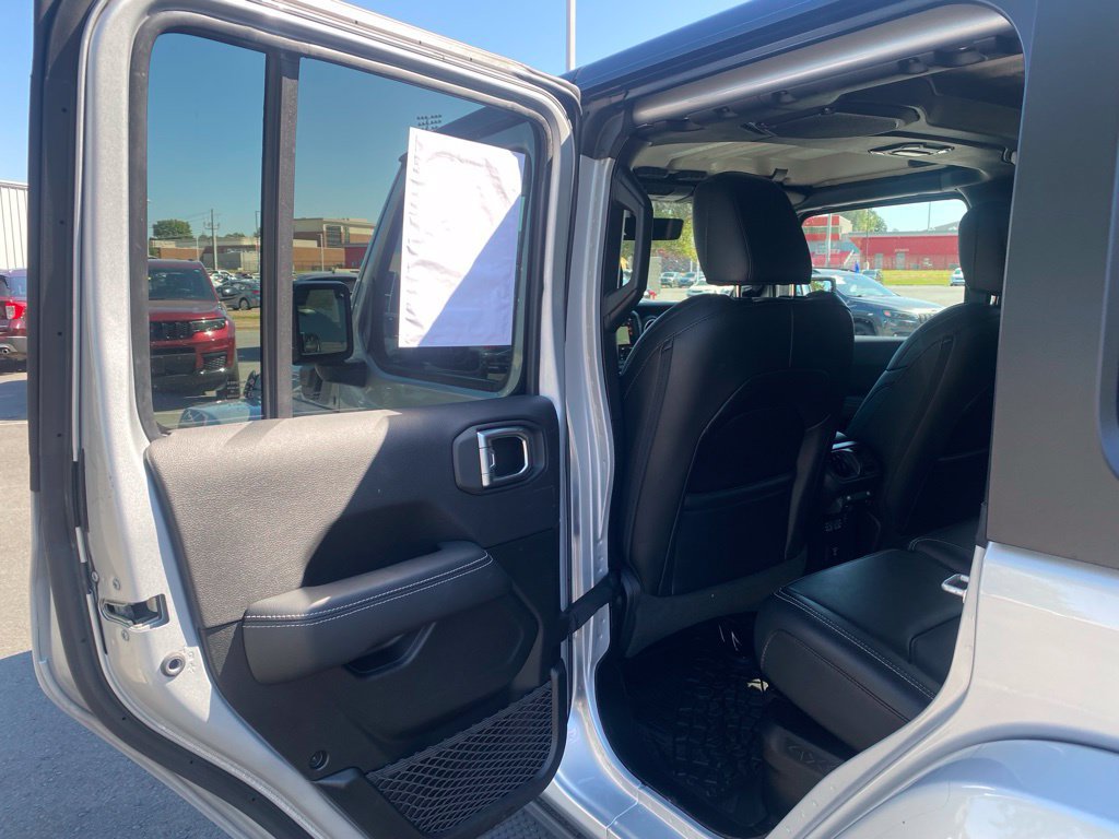Used 2023 Jeep Wrangler Unlimited Sahara AWD/4WD image 30