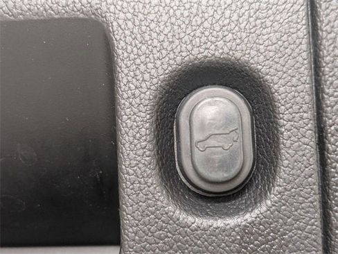 Used 2020 Chevrolet Suburban Premier image 30