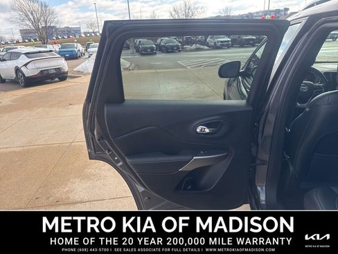 Used 2021 Jeep Cherokee Latitude Lux 80th Anniv w/ Quick Order Package 26U 80TH image 25