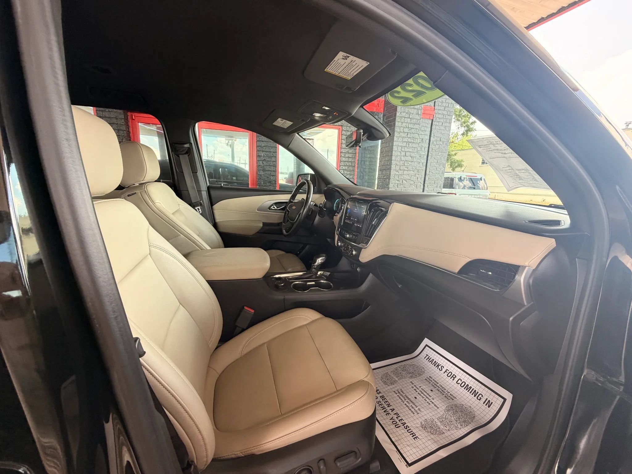 Used 2022 Chevrolet Traverse LT w/ LT Premium Package FWD image 17