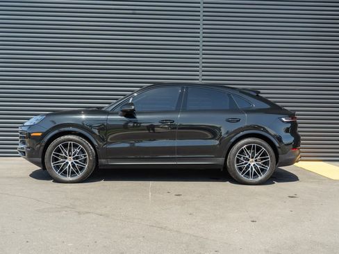 Certified 2025 Porsche Cayenne Coupe image 2