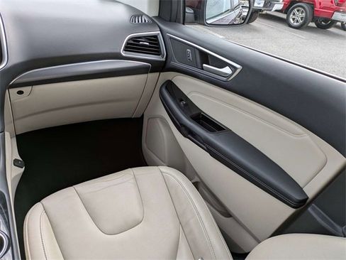 Certified 2017 Ford Edge Titanium w/ Technology Package image 17