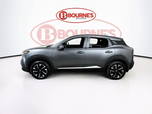 Used 2025 Nissan Kicks SV AWD/4WD image 6