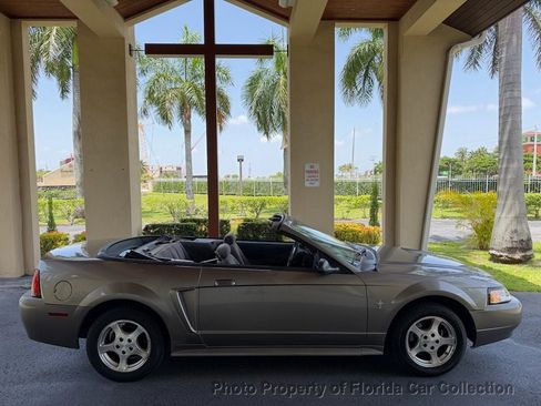 Used 2002 Ford Mustang Convertible RWD image 38
