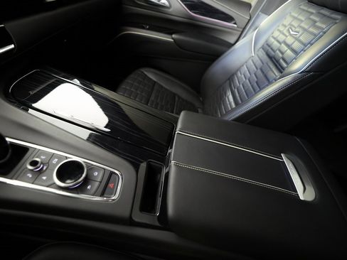 Used 2024 Cadillac Escalade V w/ LPO, ONYX Package image 47