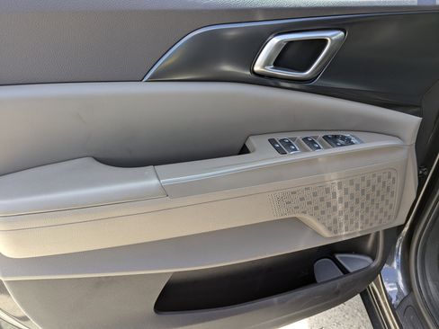 Certified 2025 Kia Carnival FWD image 18