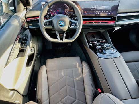 New 2027 BMW 550e xDrive w/ Executive Package AWD/4WD image 15