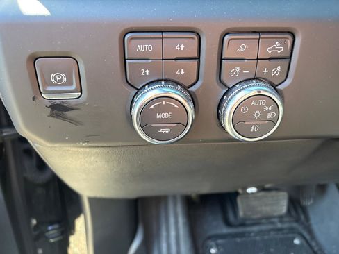 Used 2022 GMC Sierra 1500 AT4 w/ AT4 Premium Package image 17