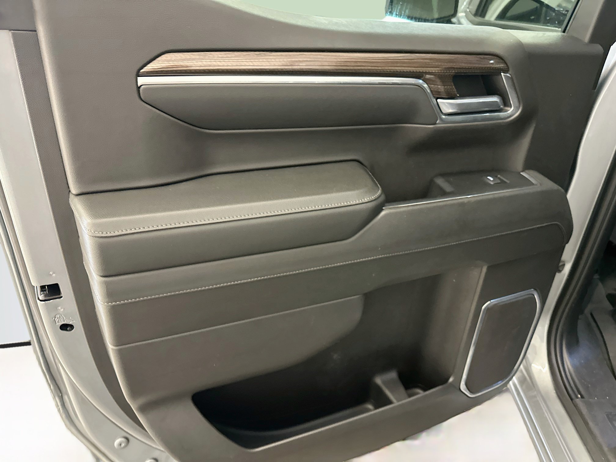 Used 2024 Chevrolet Silverado 1500 LT AWD/4WD image 27
