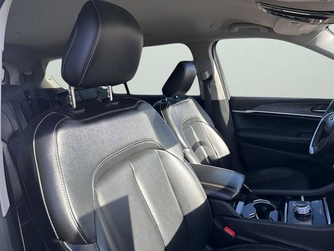 Used 2022 Jeep Grand Cherokee L Limited w/ Black Appearance Package image 15