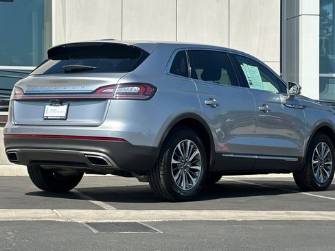 Certified 2021 Lincoln Nautilus FWD image 3