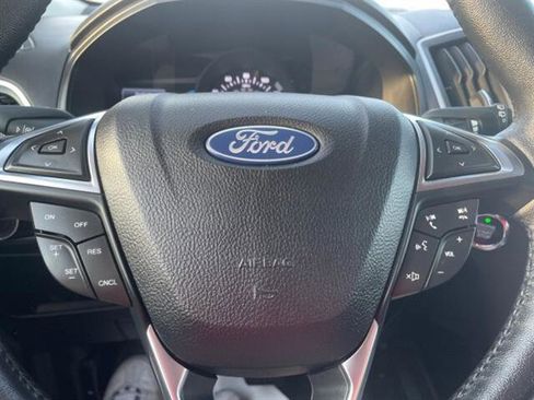 Used 2024 Ford Edge SEL image 17
