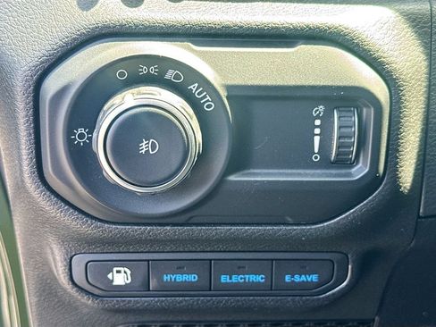 Used 2023 Jeep Wrangler Unlimited AWD/4WD image 11