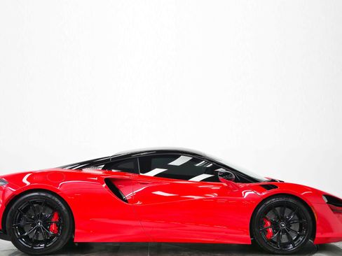 Used 2024 McLaren Artura RWD image 2