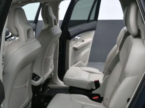 Used 2020 Volvo XC90 T6 Momentum AWD/4WD image 13