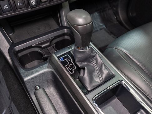 Used 2019 Toyota Tacoma TRD Off-Road AWD/4WD image 29