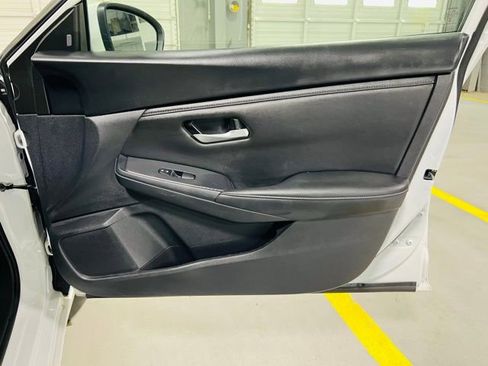 Used 2024 Nissan Sentra SV FWD image 32