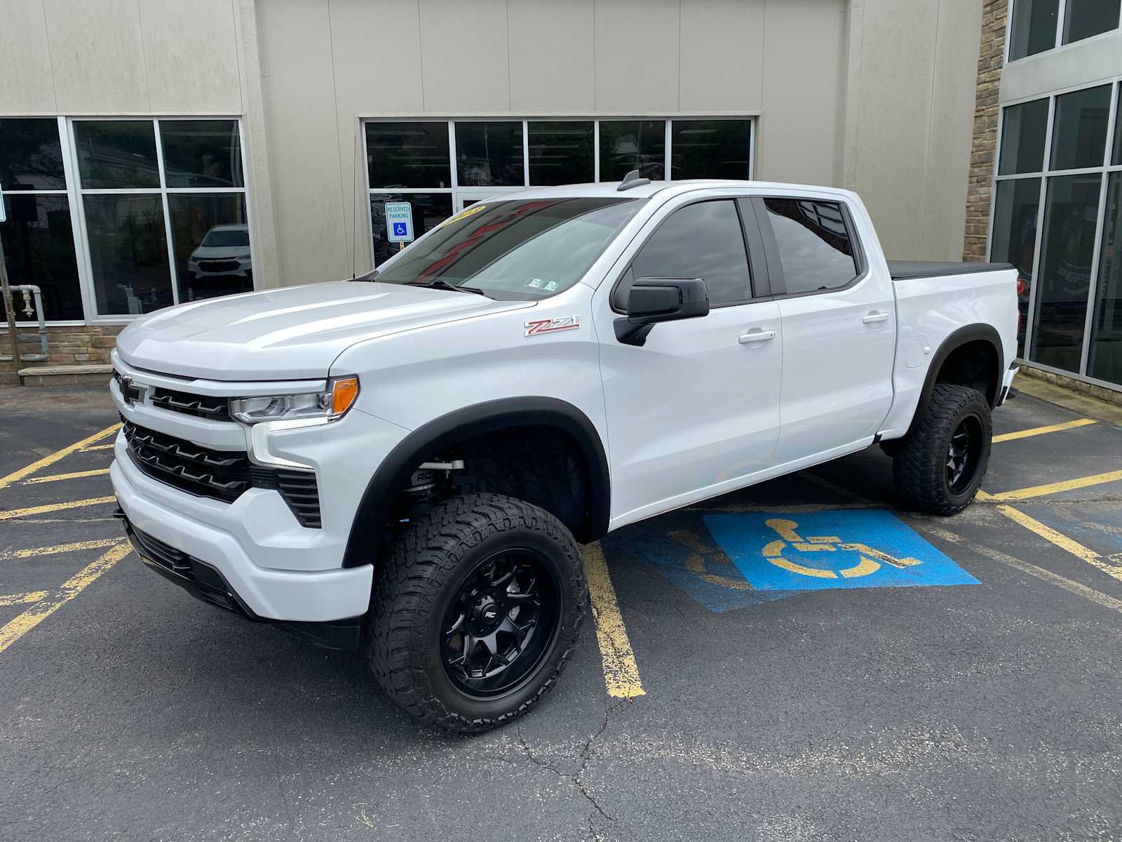 Used 2023 Chevrolet Silverado 1500 RST AWD/4WD image 2