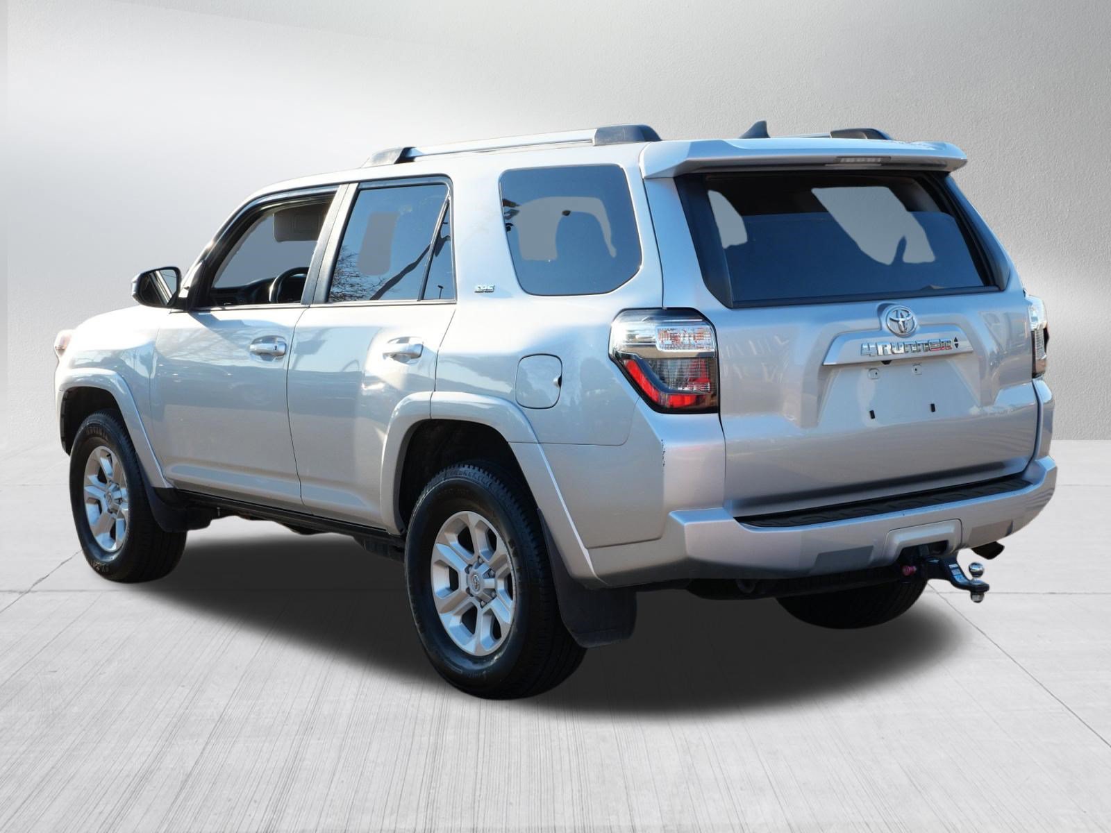 Used 2023 Toyota 4Runner SR5 AWD/4WD image 5