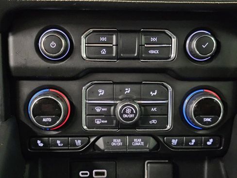 Used 2021 Chevrolet Tahoe Premier w/ Premium Package AWD/4WD image 20