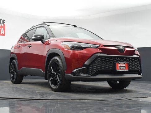 Used 2025 Toyota Corolla Cross AWD Hybrid w/ Moonroof Package image 31