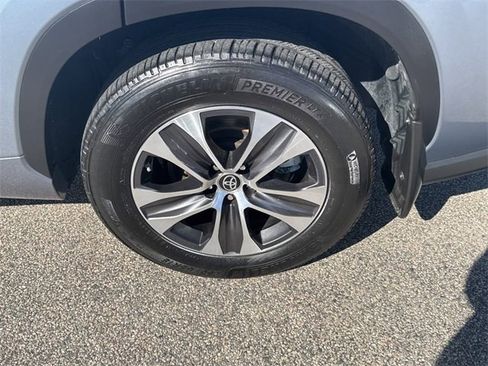 Used 2022 Toyota Highlander XLE image 35