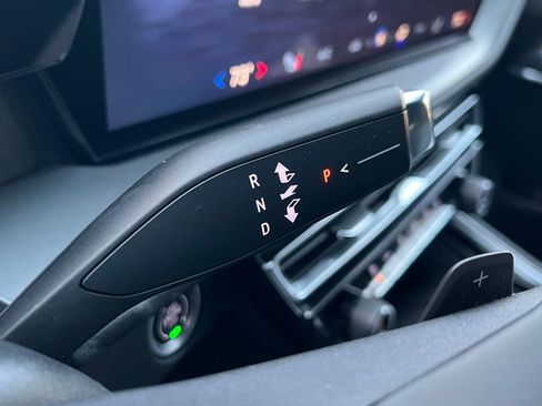 Used 2025 Chevrolet Traverse LT image 27