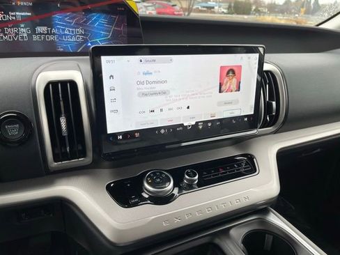 New 2025 Ford Expedition Active image 9