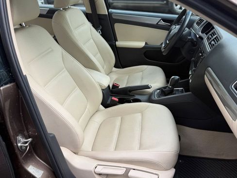 Used 2015 Volkswagen Jetta SE image 9