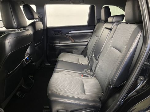 Used 2019 Toyota Highlander Plus FWD image 13
