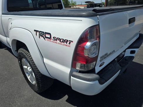 Used 2014 Toyota Tacoma 4x4 Access Cab V6 w/ TRD Sport Package image 24