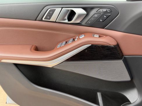 Used 2023 BMW X7 M60i w/ Executive Package image 34