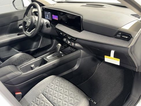 New 2025 Nissan Kicks SV w/ Illumination Package image 8