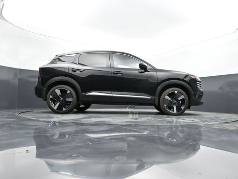 New 2025 Nissan Kicks SR image 30