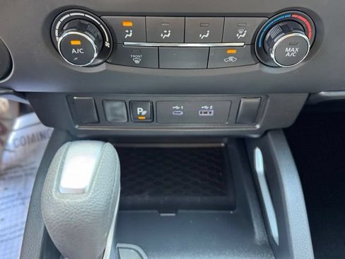 Used 2025 Nissan Frontier SV RWD image 16