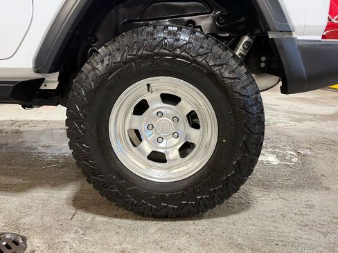 Used 2025 Jeep Wrangler Sport image 34