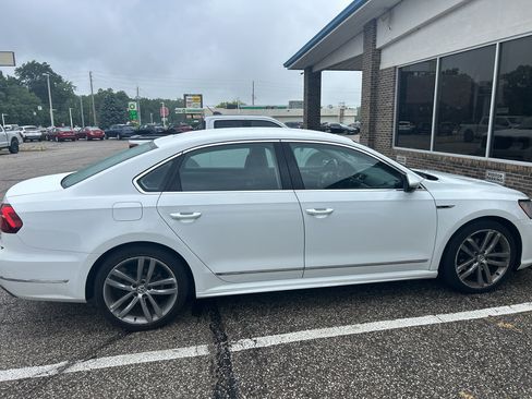 Used 2017 Volkswagen Passat 1.8T R-Line FWD image 6