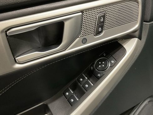 Used 2024 Ford Explorer XLT w/ Equipment Group 202A image 7