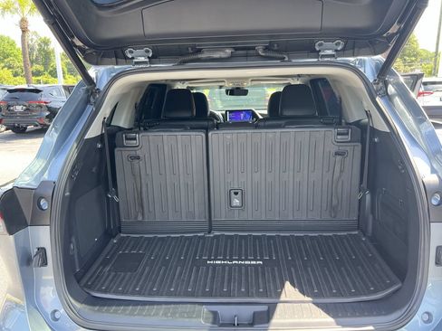 Used 2023 Toyota Highlander Limited FWD image 34