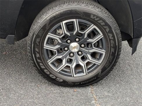 Certified 2023 Chevrolet Colorado LT w/ LT Convenience Package III image 12