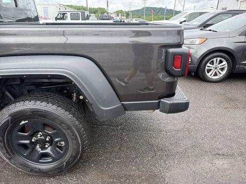 Used 2024 Jeep Gladiator Sport AWD/4WD image 9